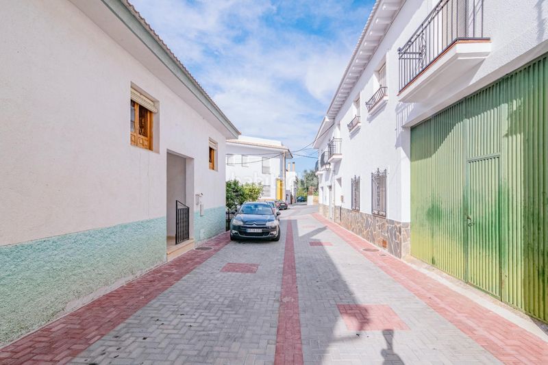 Foto d31da752-2352-493a-8e96-294f79679754. Casa aparellada amb aparcament a Lecrín