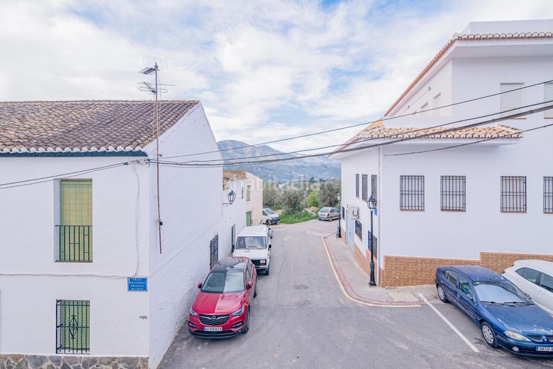 Foto deeb4532-0435-4ff8-a7f3-c79bdcfe2383. Casa aparellada amb aparcament a Lecrín