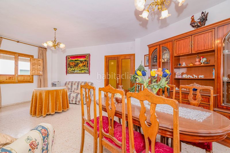 Foto e1a6b522-a358-4606-978a-317223ee73fc. Casa aparellada amb aparcament a Lecrín