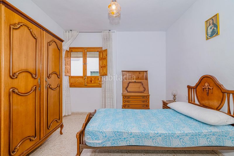 Foto eaef4bc3-aaf6-4012-88ae-86e2f25f2300. Casa aparellada amb aparcament a Lecrín