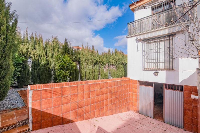 Foto 74d53f95-cbe2-425e-9418-9e26755b1895. Casa bifamiliare con parcheggio in La Zubia Ciudad Zubia (La)