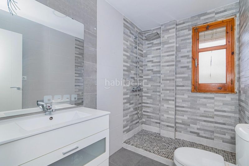 Foto e19ae052-5f8d-48c6-8079-1d4dabab8de0. Casa bifamiliare con parcheggio in La Zubia Ciudad Zubia (La)