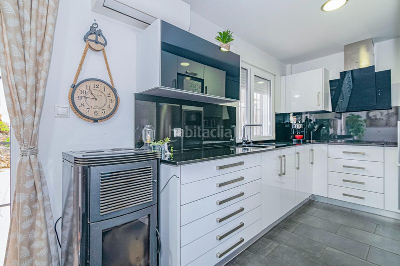 Foto 27269752-da12-4c90-a981-00b9359d4d36. Casa adossada a Barrio de la Vega Monachil