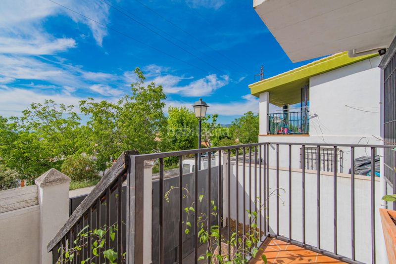 Foto 3f5b94d6-8e14-49d6-bbff-7a1f4b9a290f. Casa adossada a Barrio de la Vega Monachil