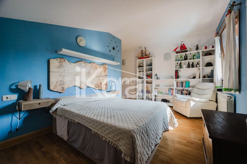 Foto 51fa7708-2a40-45da-9b22-9c8df5a41ed5. Casa adossada amb xemeneia calefacció aparcament piscina a Bergara