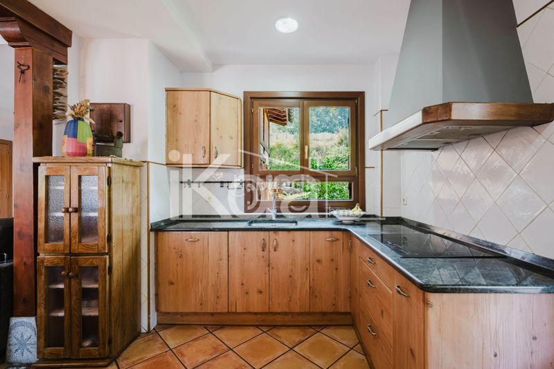 Foto c166552c-1147-447f-bc76-c2091ae082a5. Casa adossada amb xemeneia calefacció aparcament piscina a Bergara