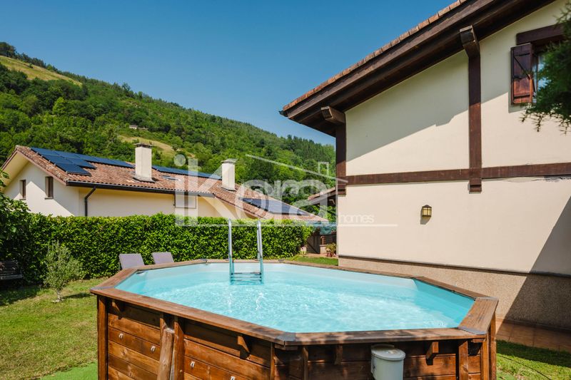 Foto de14081a-50a1-4121-8508-f5dfb71e5a07. Casa adossada amb xemeneia calefacció aparcament piscina a Bergara