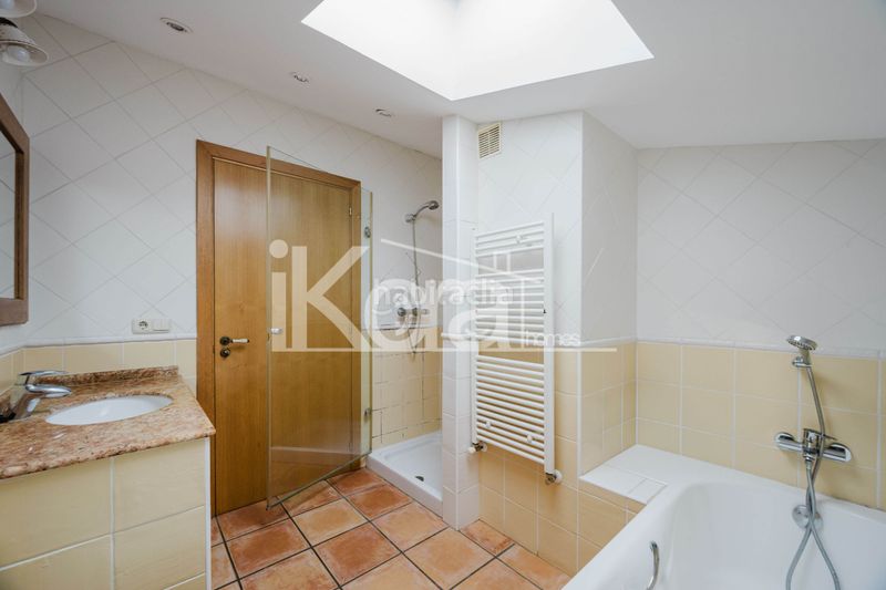 Foto fb611014-2407-4636-a9f9-1fc7ea7ab73d. Casa adossada amb xemeneia calefacció aparcament piscina a Bergara
