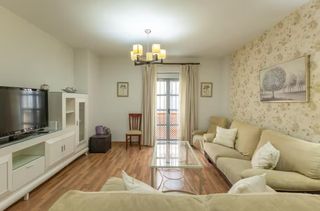 Affitto Piccolo appartamento in Calle goles 64. Amplio apartamento de 3 dormitorios con parking en el centro de