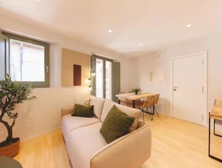 Affitto Piccolo appartamento  Carrer dels calderers 3. Apartamento de dos habitaciones en el barri vell, junto al río o