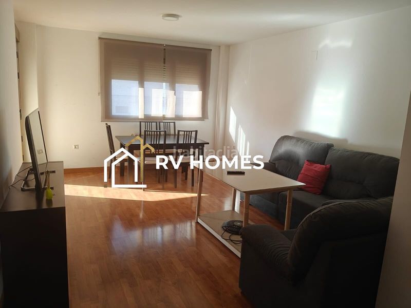 Foto 9b75cb4f-62a9-4b15-9981-a130f3dca514. Rent flat with heating in Centro Cáceres