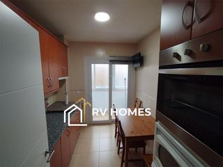 Affitto Appartamento in Centro. Fantástico piso en alquiler en zona perú  cáceres!