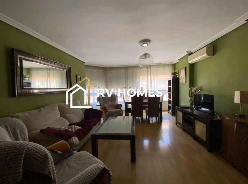 Foto 330a4237-785b-4f65-a8d1-bd988456818d. Rent flat with heating in Centro Cáceres