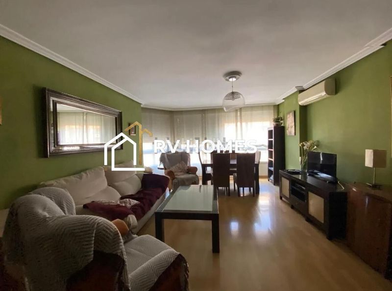 Foto 5ff88a59-6fb5-4dfd-ba2a-d304b265fc38. Rent flat with heating in Centro Cáceres