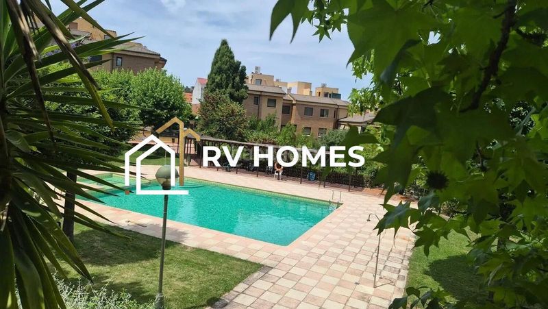 Foto 0490e4b3-883b-4168-9ab7-dd9e5757d290. Rent flat with heating parking pool in Casco Antiguo Cáceres