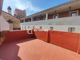 Appartamento en Casco Antiguo. Se vende casa en plena parte antigua  c�ceres