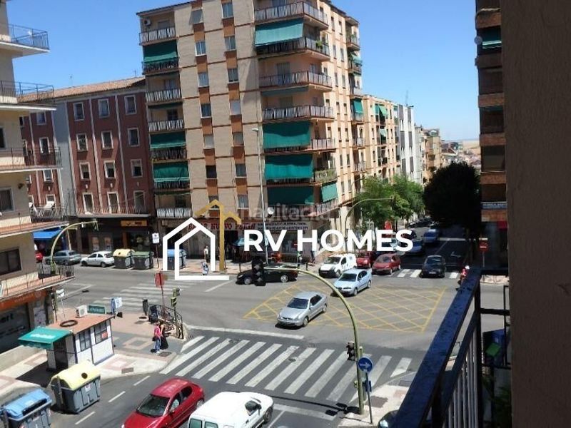 Foto 057f45bd-556a-49a7-a54d-9f2d451179ae. Rent flat in Centro Cáceres
