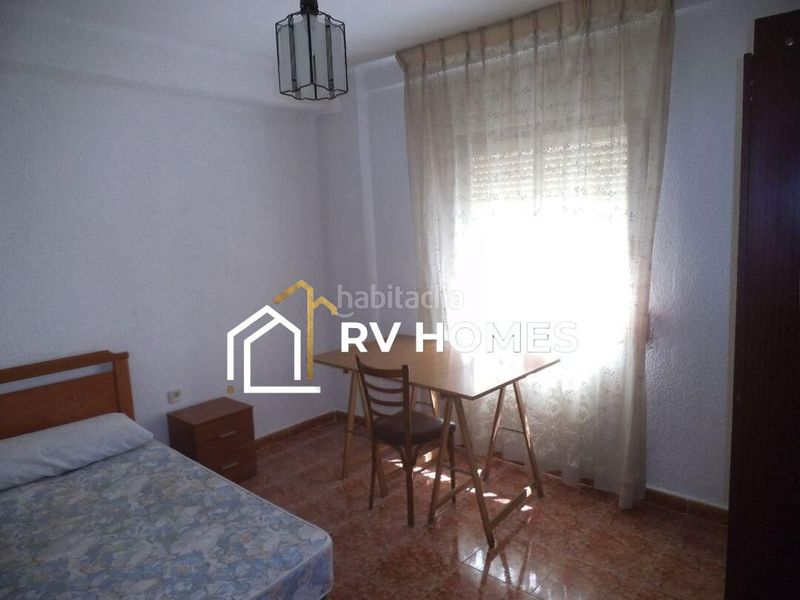Foto d4bf943c-f464-4794-81b1-01a510e27251. Rent flat in Centro Cáceres