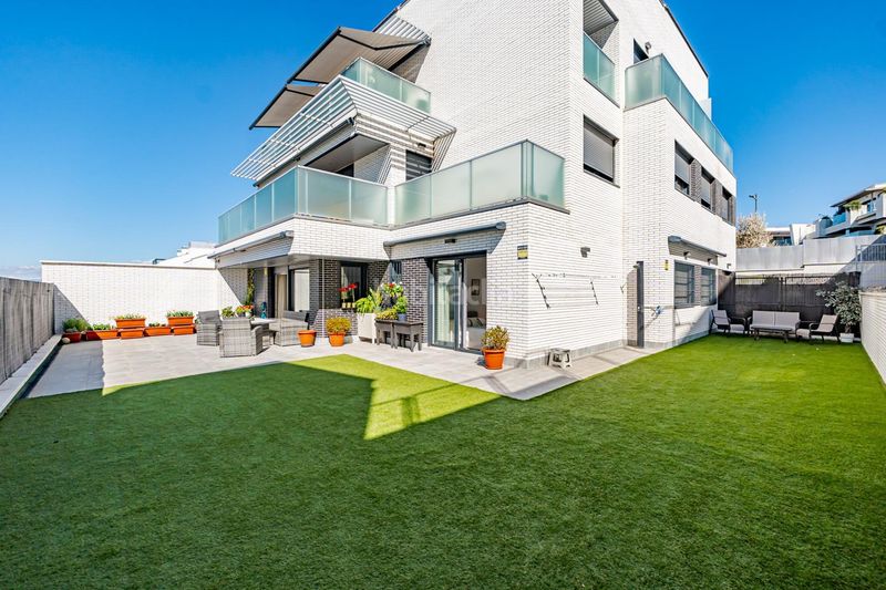 Foto 6121637d-170c-48a4-9909-09653ca61333. Planta baixa a avenida seleccion española futbol 18 a Boadilla del Monte