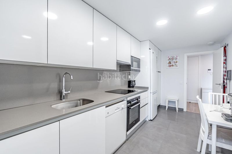 Foto 7ff79bd7-a845-459c-b10a-73c1c0ea8ffc. Planta baixa a avenida seleccion española futbol 18 a Boadilla del Monte