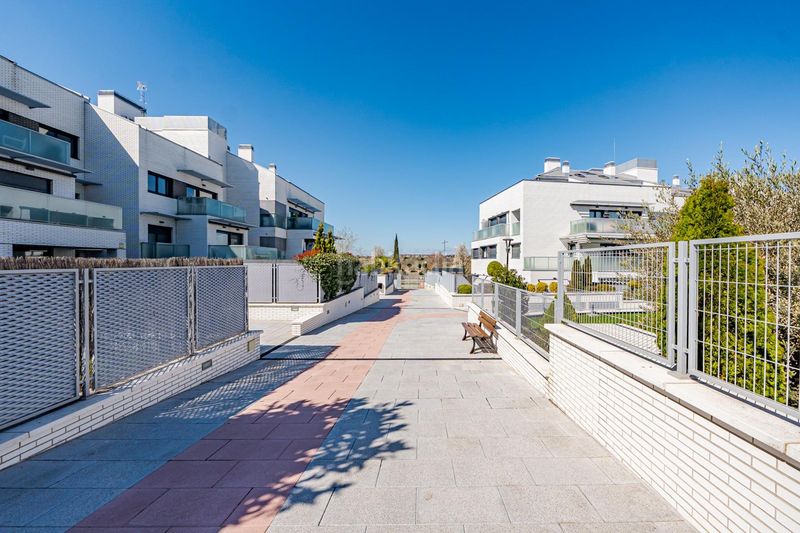 Foto d0b75f15-b0ce-47a6-b13d-faa1c341d104. Planta baixa a avenida seleccion española futbol 18 a Boadilla del Monte