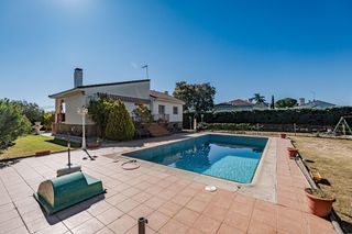 Chalet à Cerro Alarcón. Chalet individual con piscina