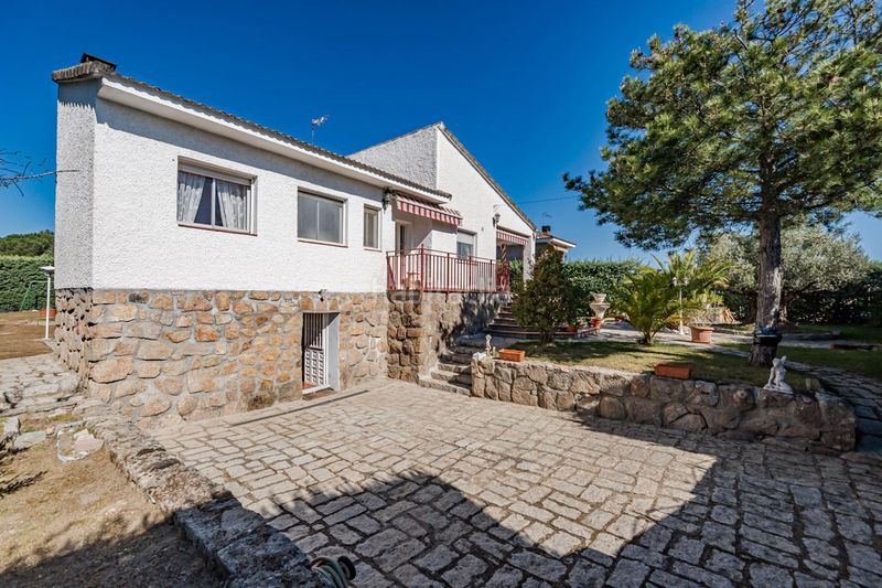Foto fb76fa30-c7e4-4a5c-aab4-3eef6f4944a0. Chalet  individual con piscina en Cerro Alarcón Valdemorillo