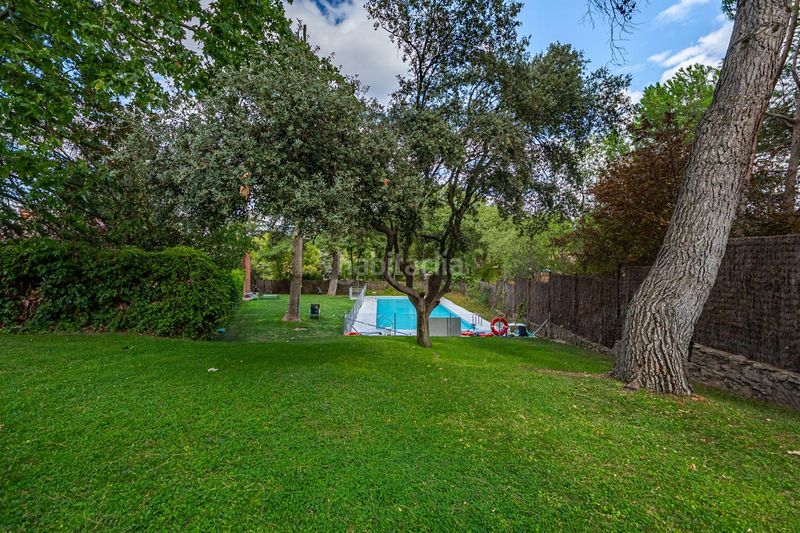 Foto b594501f-a557-46d4-9014-cfbb9a664b7d. Casa adossada amb calefacció aparcament piscina a Boadilla del Monte