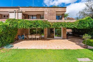 Location Maison jumelée à Urbanización Este-Montepríncipe. Chalet pareado en alquiler en montepríncipe