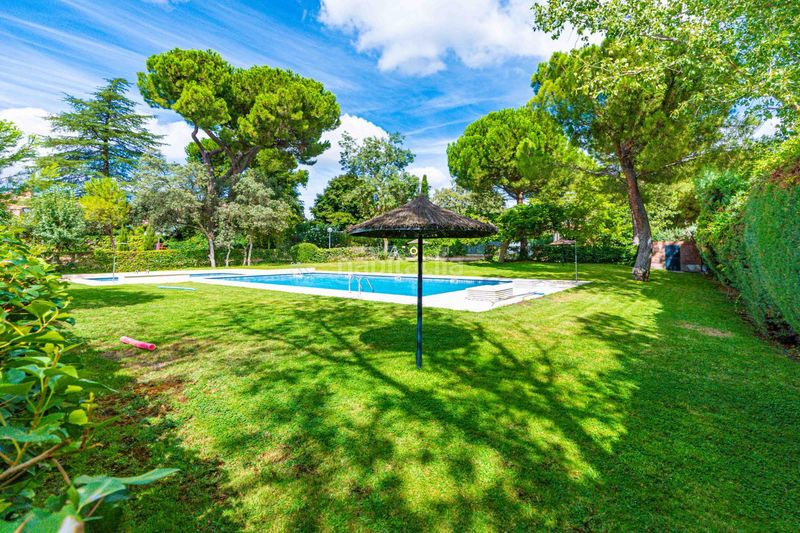 Foto eaee45ad-1eba-4bc7-8284-cfe8e272d4f3. Miete doppelhaus mit heizung parking pool in Urbanización Este-Montepríncipe Boadilla del Monte