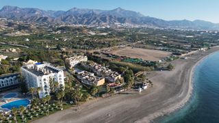 Rent Apartment in Marinas de nerja 6. Apartamento en primera línea de playa con piscina en río marinas