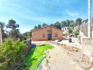 Chalet en Castellnou-Can Mir-Can Solà. Espectacular casa en can barceló