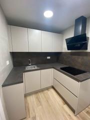 Rent Flat in Can Boada. Piso reformado, 3 habitaciones y lavadero