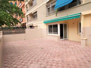 Lloguer Pis a Plaça Catalunya - Escola Industrial. Piso de 3 habitaciones con gran terraza