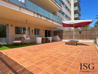 Pis  Carrer de maria castillo. Planta baja con gran terraza privada