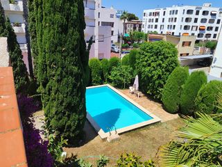 Xalet  Carrer frau. Exclusiva propiedad en cambrils a 50 m del mar, con piscina, lic