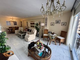 Appartamento  Avenida ruzafa. Vivienda reformada 3 dormitorios a pasos de la playa en benidorm