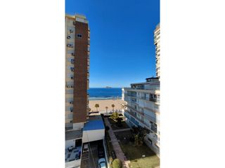 Appartement à Playa Levante. Exclusivo ático de esquina en primera línea de playa