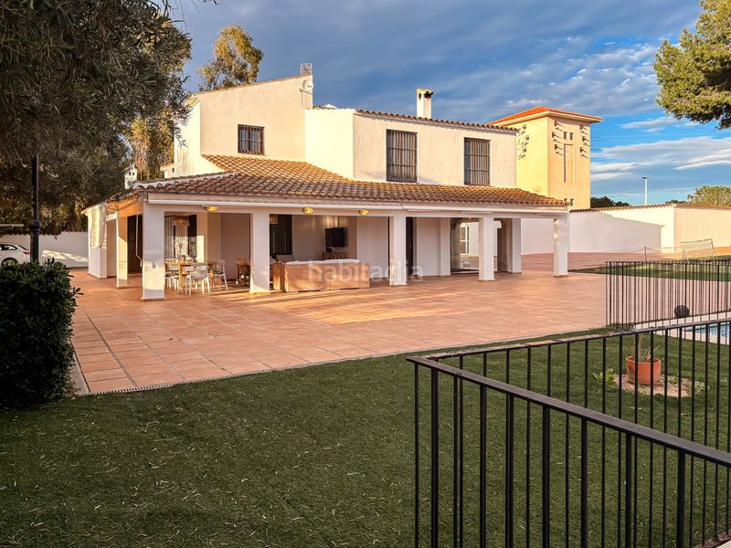 Foto 59a08682-212a-4945-b391-4e1d9e181603. Casa amb xemeneia a Noroeste Santa Pola