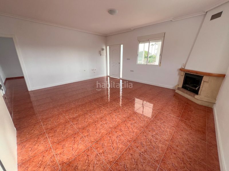 Foto 67c2999c-3216-4c00-bd15-d372eb808a9a. Casa amb xemeneia a Dolores