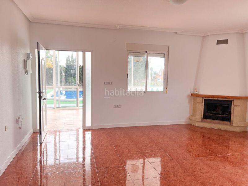 Foto 90544386-3aa3-4f3b-ac9d-98d98cceff28. Casa amb xemeneia a Dolores