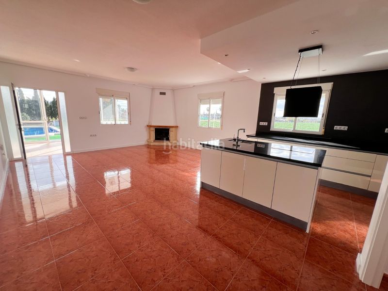 Foto c1b403c8-856e-40d6-9936-92fd522f2325. Casa amb xemeneia a Dolores