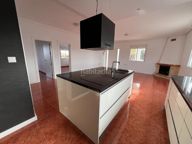 Foto c7f9ec6c-0212-4bd0-aa8e-17ed8c52f803. Casa amb xemeneia a Dolores