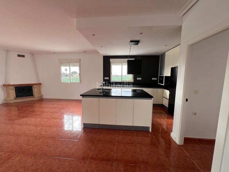 Foto f2f54272-cd50-4a8c-a560-bc1c5cf9bd76. Casa amb xemeneia a Dolores