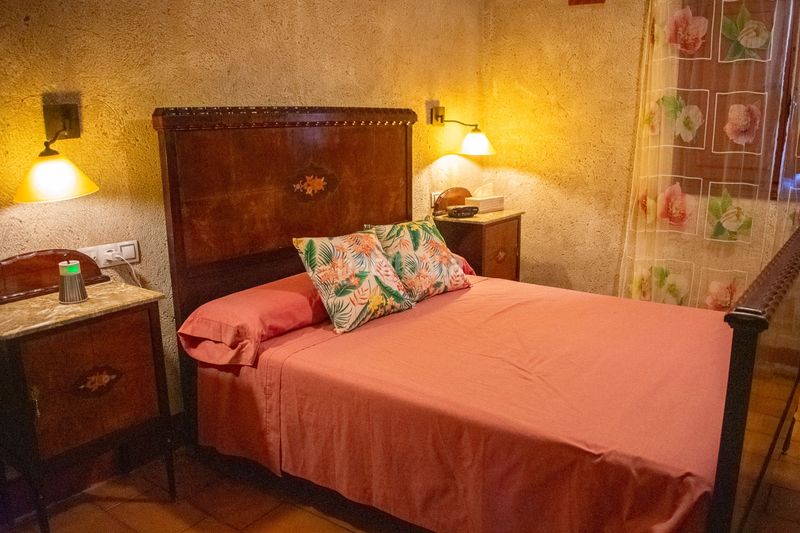 Foto 86e70869-6e5c-4c3a-a7ad-b970835c1254. Casa amb xemeneia a Onil