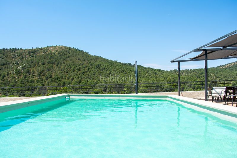 Foto bd077863-d717-4ea3-a3b2-df489c286c77. Casa amb xemeneia a Onil