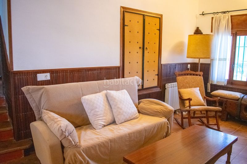 Foto c4d17f57-0a28-45e0-b671-cdc42962c940. Casa amb xemeneia a Onil