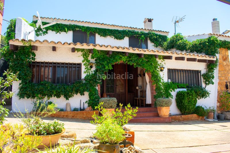 Foto dba95096-23a8-4bf7-809c-1047b4841cc7. Casa amb xemeneia a Onil