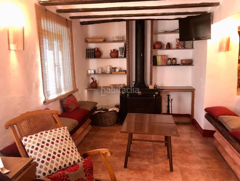 Foto df15f95b-e966-4907-95b4-057db17a034a. Casa amb xemeneia a Onil