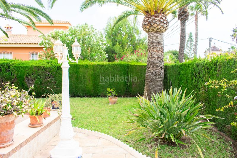 Foto 8ca8d1bc-36ea-417f-99a2-5fdd7c90967c. Casa amb xemeneia a Cabo Roig Orihuela